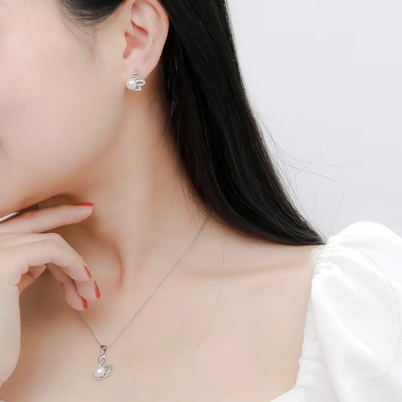 Authentic Freshwater Pearl Earrings & Necklace Set - Wedding & Party Jewelry Set - Picture 3 of 4